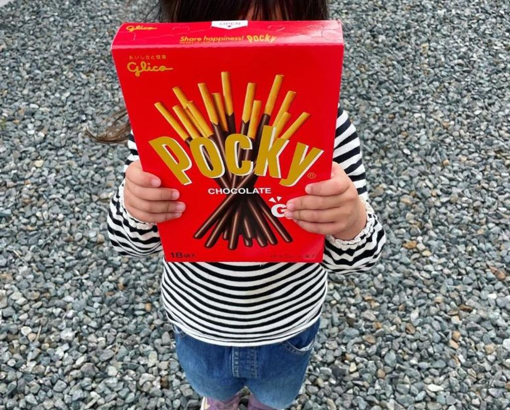pocky chocolate biscuit