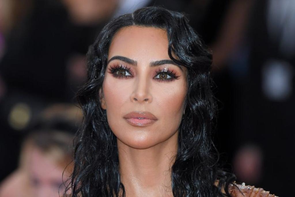 viral makeup trend kardashian