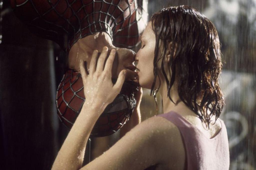 Maguire Dunst Spider Man Kiss